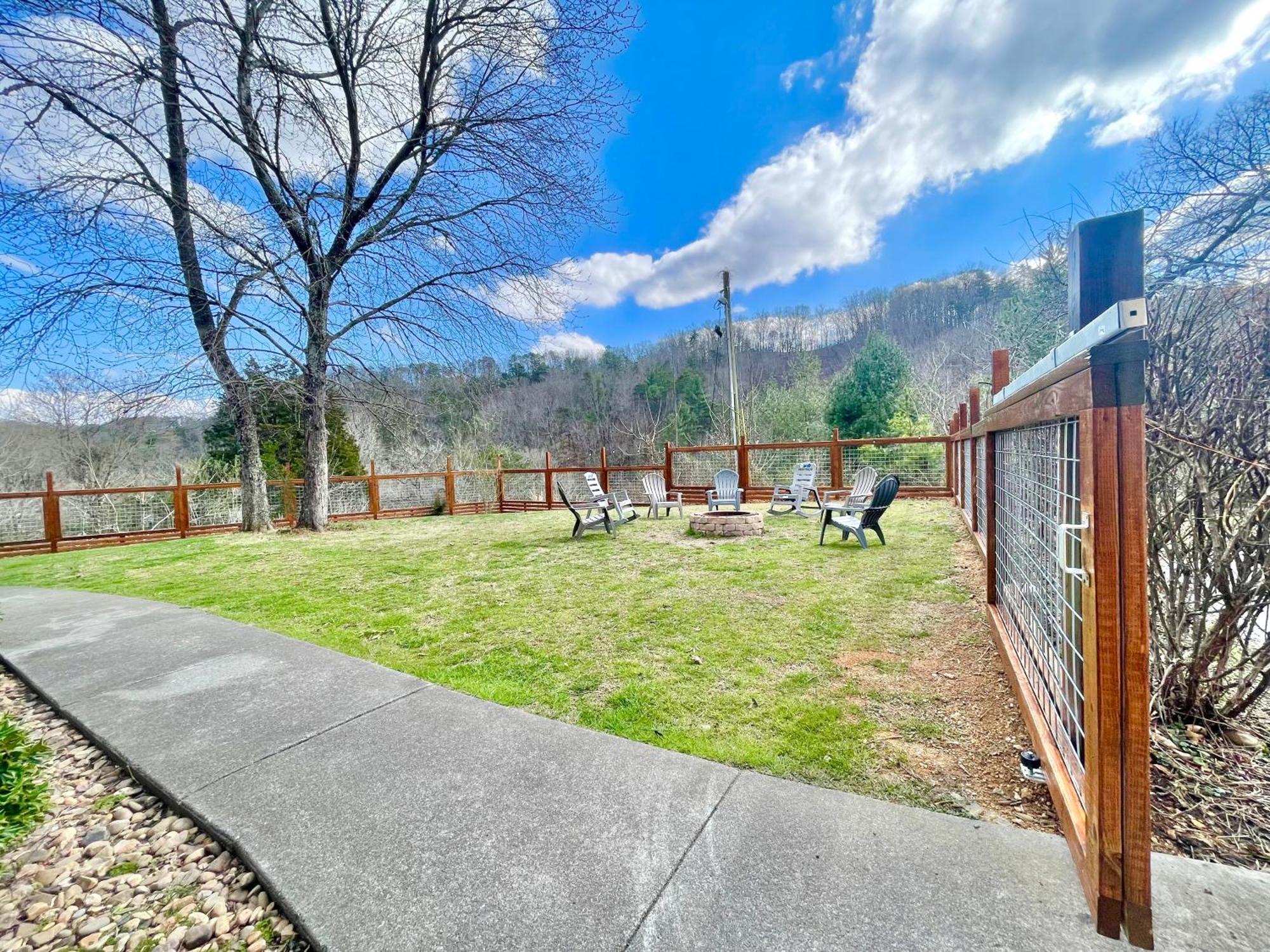 5Bedrooms*4King Beds*Outstanding Location*Hottub* เซอเวียร์วีล ภายนอก รูปภาพ