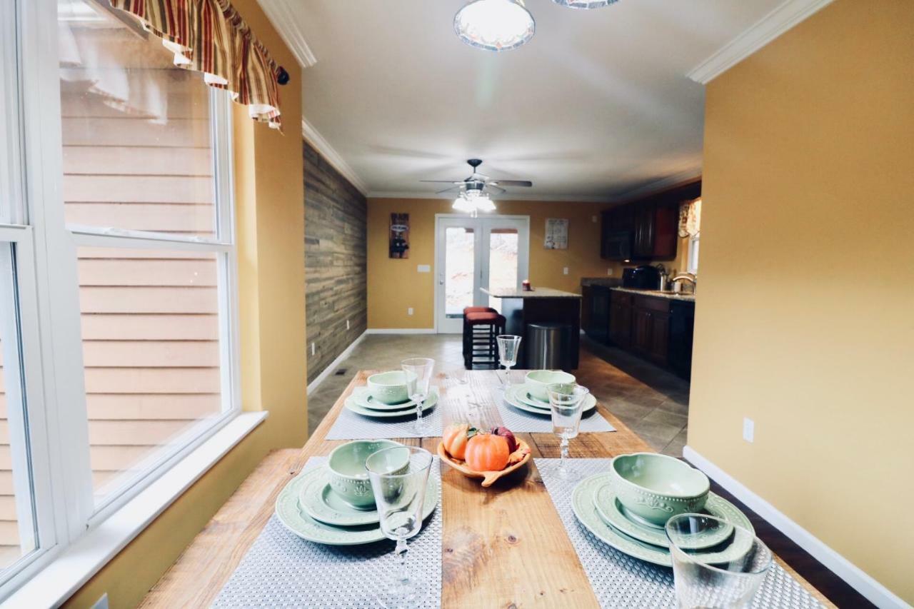 5Bedrooms*4King Beds*Outstanding Location*Hottub* เซอเวียร์วีล ภายนอก รูปภาพ