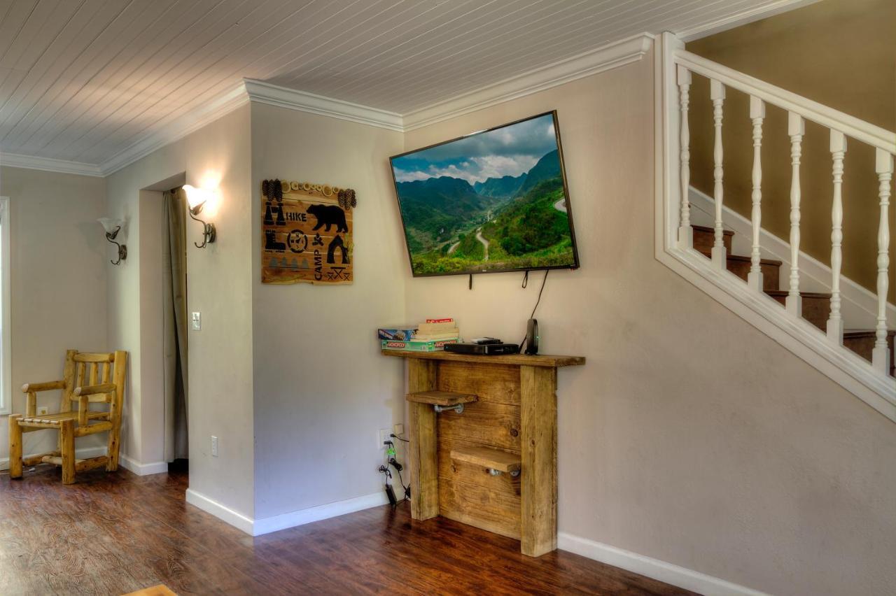 5Bedrooms*4King Beds*Outstanding Location*Hottub* เซอเวียร์วีล ภายนอก รูปภาพ