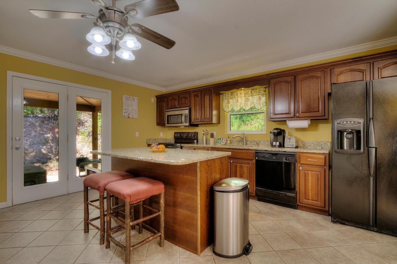 5Bedrooms*4King Beds*Outstanding Location*Hottub* เซอเวียร์วีล ภายนอก รูปภาพ