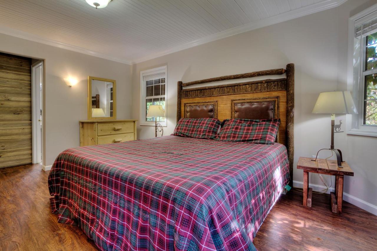 5Bedrooms*4King Beds*Outstanding Location*Hottub* เซอเวียร์วีล ภายนอก รูปภาพ