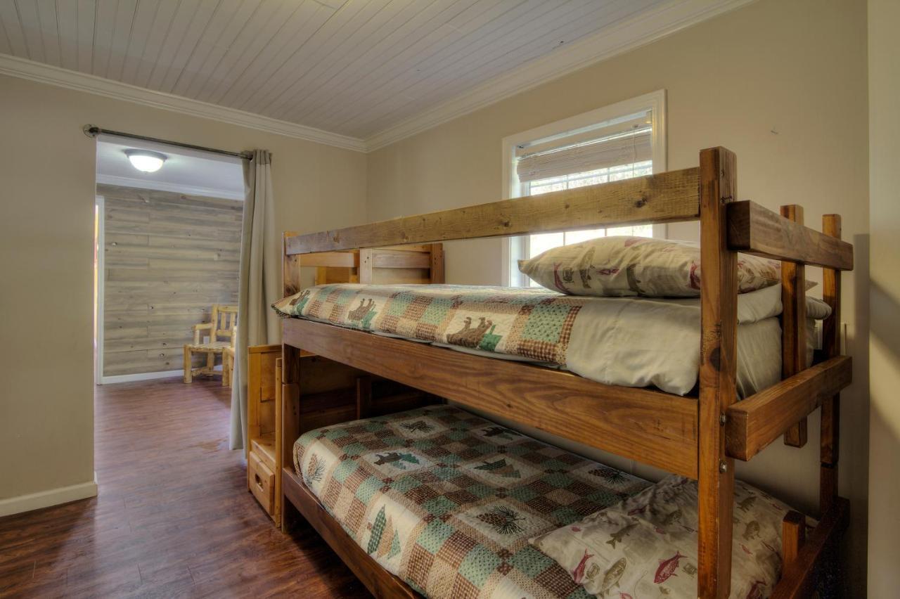 5Bedrooms*4King Beds*Outstanding Location*Hottub* เซอเวียร์วีล ภายนอก รูปภาพ